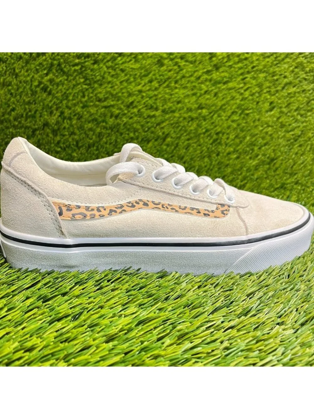 Vans Ward Womens Size 7.5 Beige White Athletic Walking Skateboard Shoes Sneakers